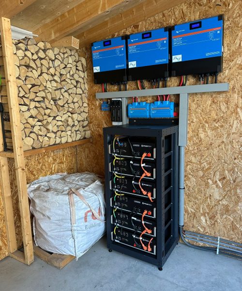 Victron 3 fase Multi RS Solar 48/6000 Cerbo GX Lynx Distributor Pylontech US5000 20 kWh opstelling