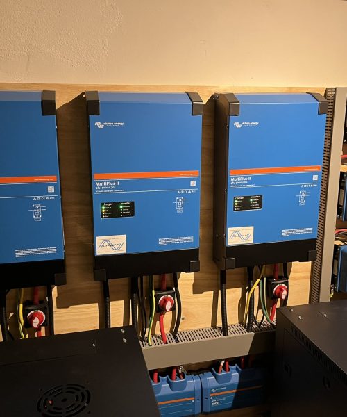 Victron 3 fase Multiplus 48/5000 Lynx Distributor