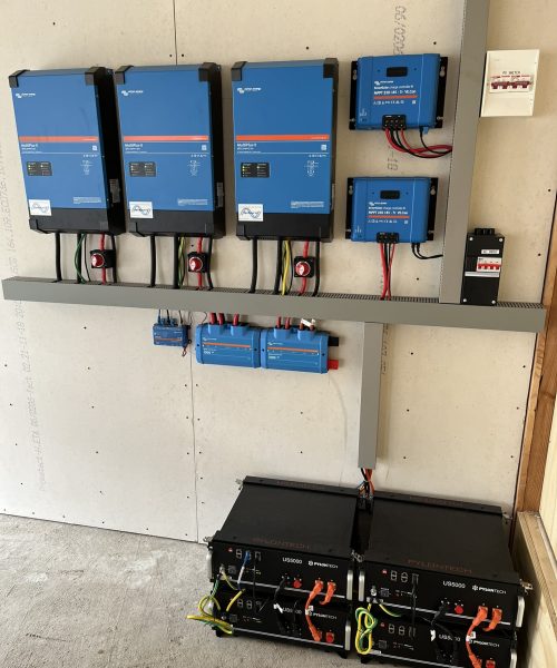 Victron 3 fase Multiplus 48/5000 Cerbo GX Lynx Distributor SmartSolar MPPT 250/85 Pylontech US5000 20 kWh tenbuur.nl